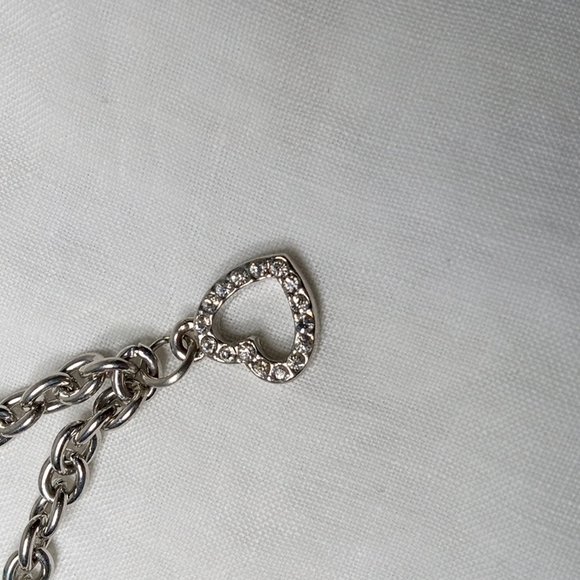 Juicy Couture silvertone charm bracelet with 5 charms 7" approx - Picture 7 of 8